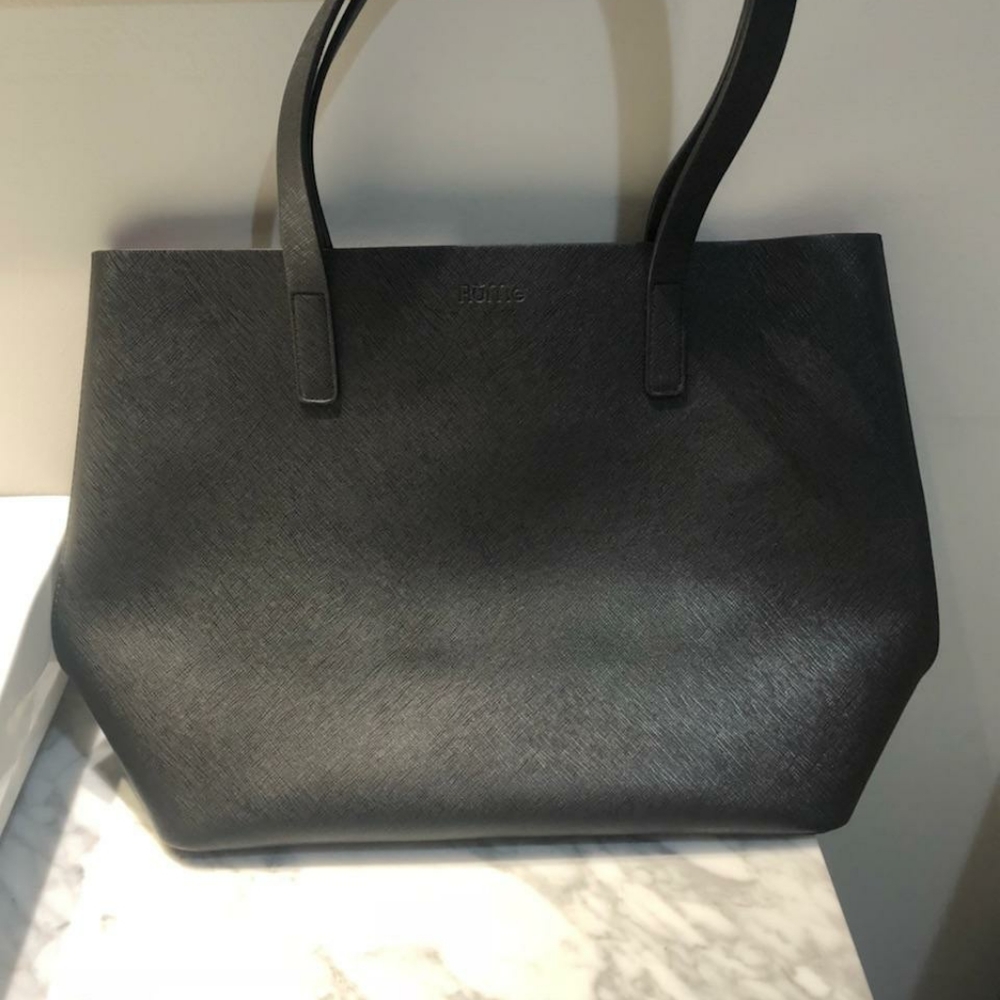 Shoulder tote